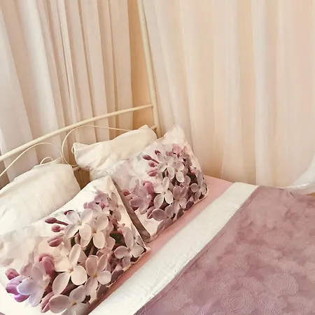 Korter Romantic Near The Beach, Free Parking, Self Check In