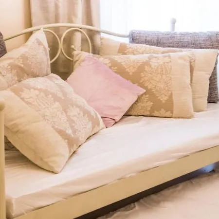 Korter Romantic Near The Beach, Free Parking, Self Check In *